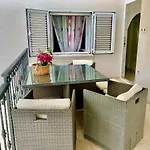 Beachfront Apartman *