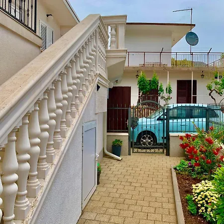 Beachfront Apartment *
